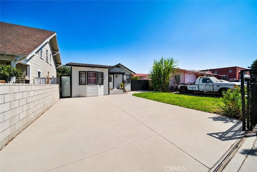 1221 W 88th