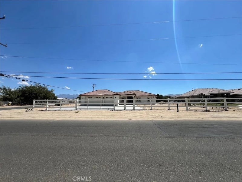10658 East Avenue R10