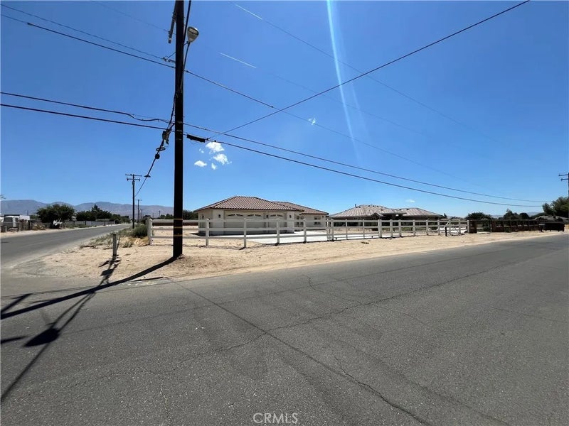 10658 East Avenue R10