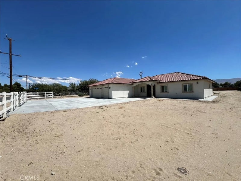 10658 East Avenue R10