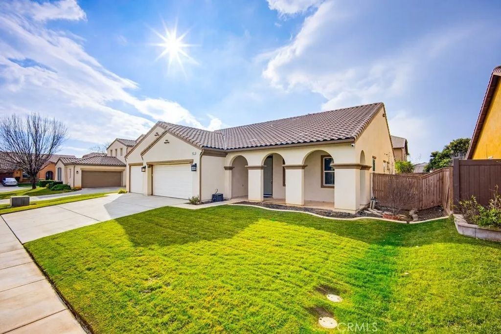Photo of 1011 Violet Court, Beaumont, CA 92223 (MLS # RS26019962)