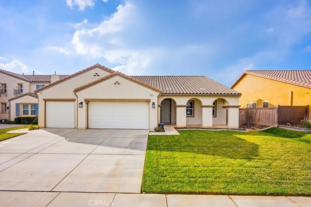 Photo of 1011 Violet Court, Beaumont, CA 92223 (MLS # RS26019962)