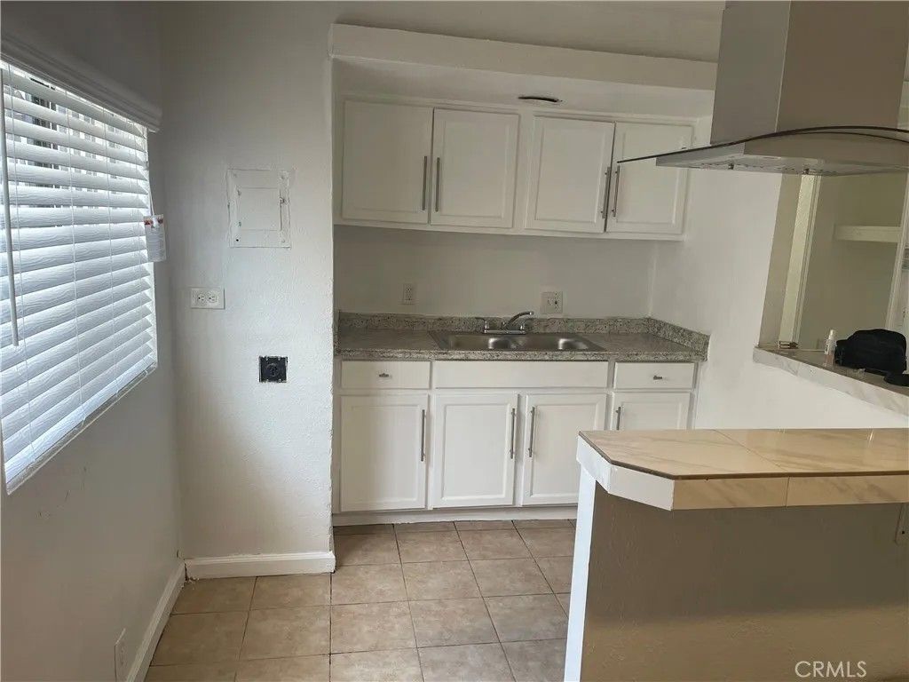 Photo of 4605 Arlington #1/2, Los Angeles, CA 90043 (MLS # DW26079723)