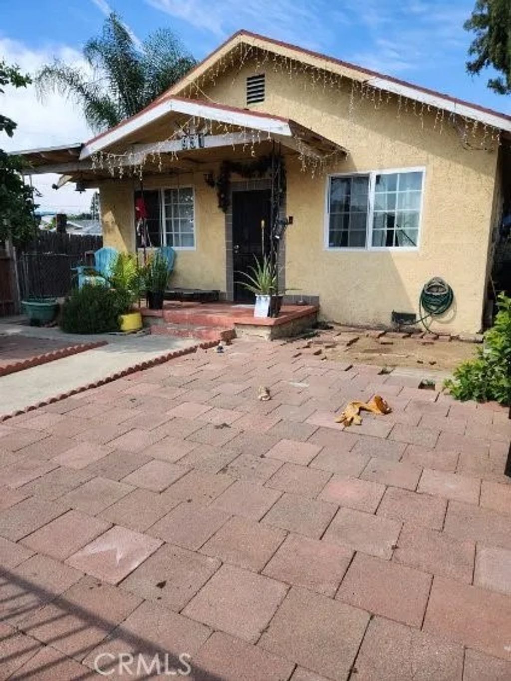 Photo of 951 S Kern Ave, Los Angeles, CA 90022 (MLS # DW26071275)