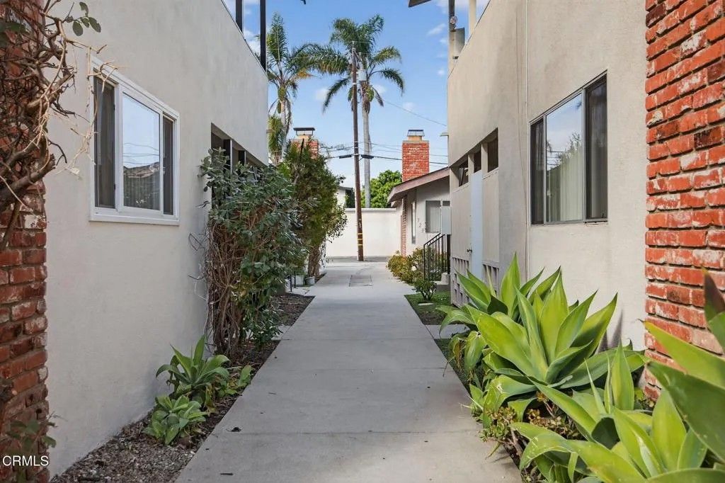 Photo of 729 Ivywood Drive, Oxnard, CA 93030 (MLS # V1-34929)