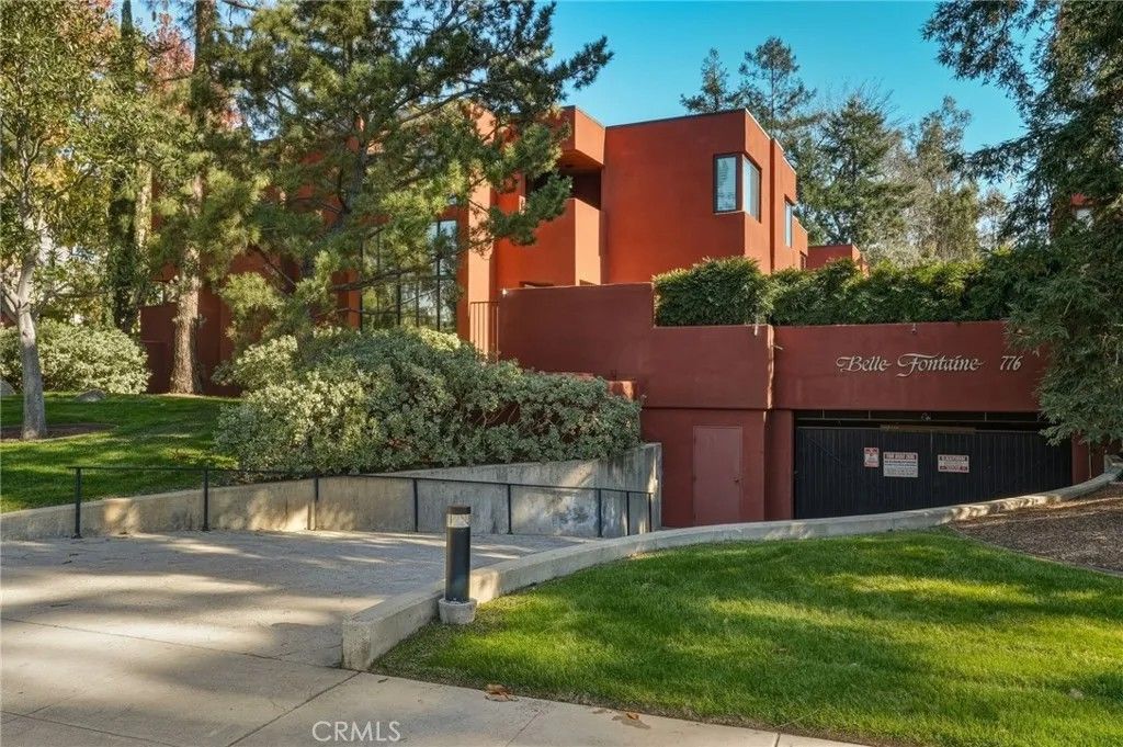 Photo of 776 S Orange Grove #5, Pasadena, CA 91105 (MLS # SR26009594)