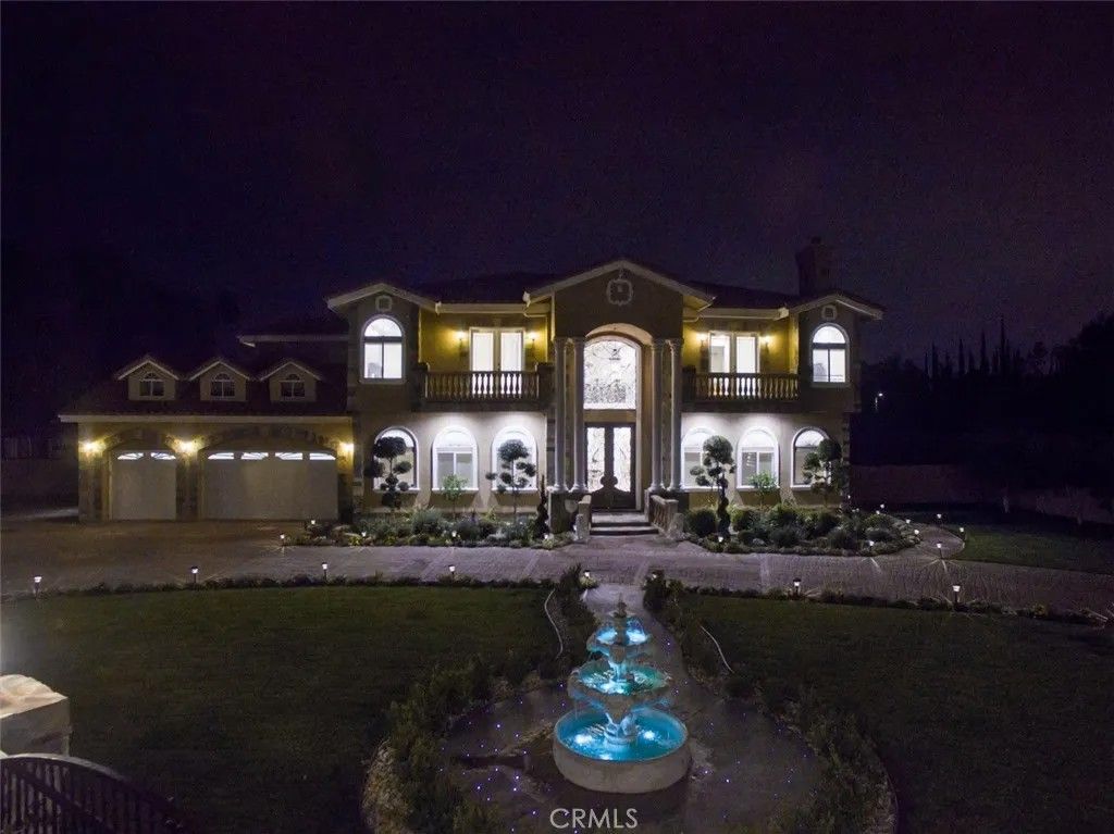 Photo of 10062 Valley Circle Boulevard, Chatsworth, CA 91311 (MLS # GD25267783)