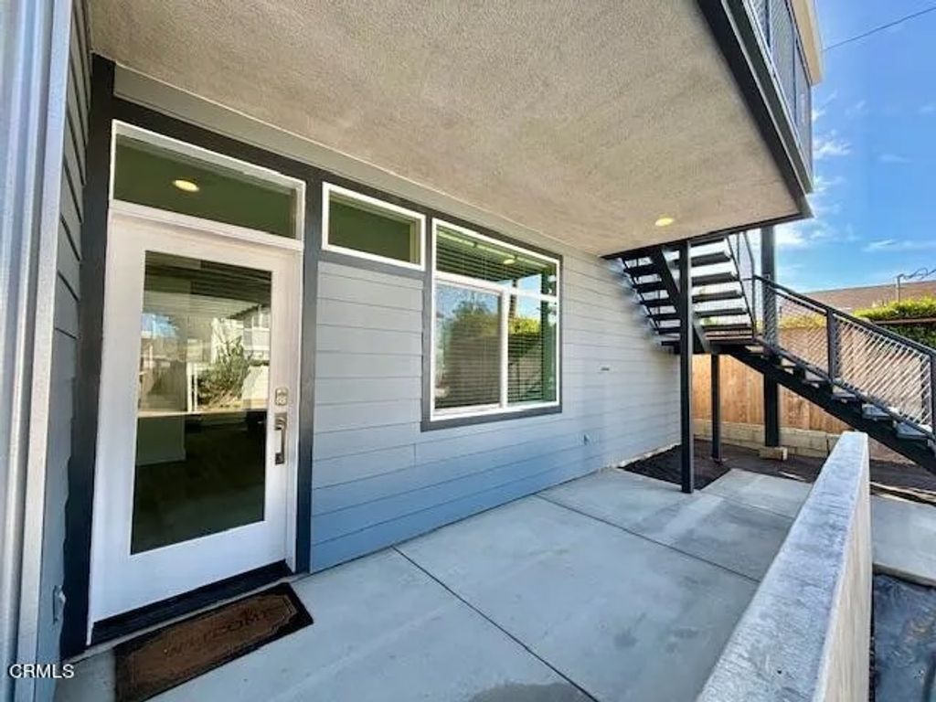 Photo of 127 S Santa Rosa Street #A, Ventura, CA 93001 (MLS # V1-33732)
