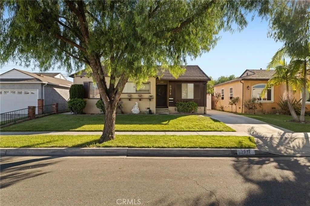 Photo of 2912 Yearling Street, Lakewood, CA 90712 (MLS # SR25266560)
