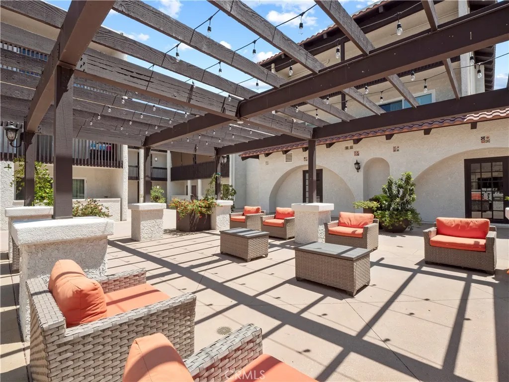 5334 Lindley Avenue 319