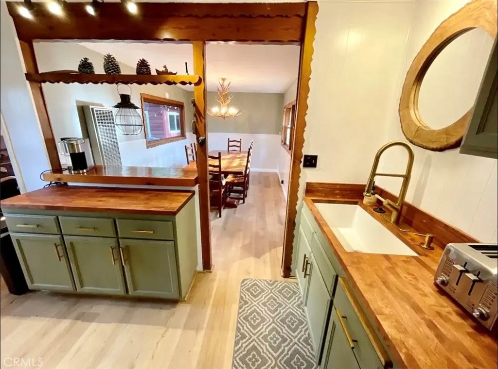 220 W Country Club