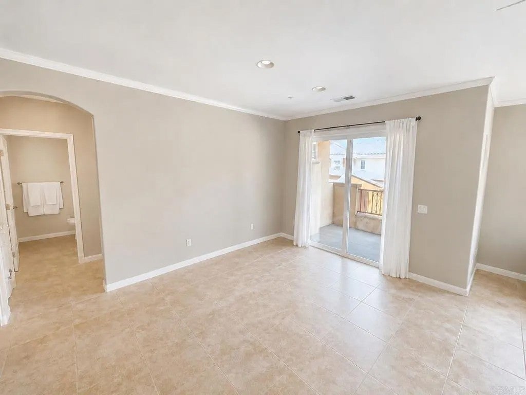 1227 Ave