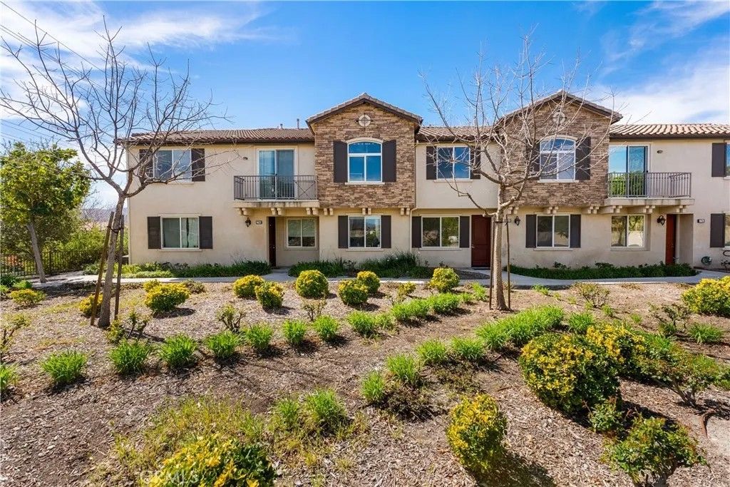 Photo of 27968 Avalon Dr, Canyon Country, CA 91351 (MLS # SR26050261)