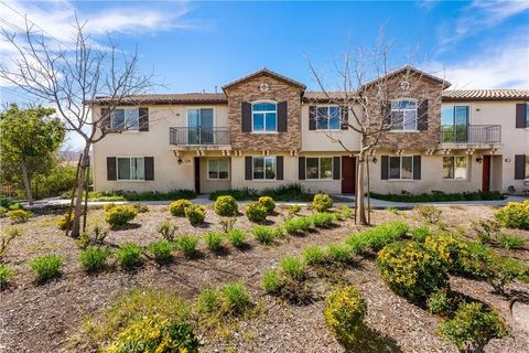 Photo of 27968 Avalon Dr, Canyon Country, CA 91351 (MLS # SR26050261)