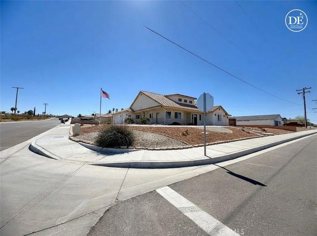 Photo of 1300 Pine Ave, Barstow, CA 92311 (MLS # HD26081378)