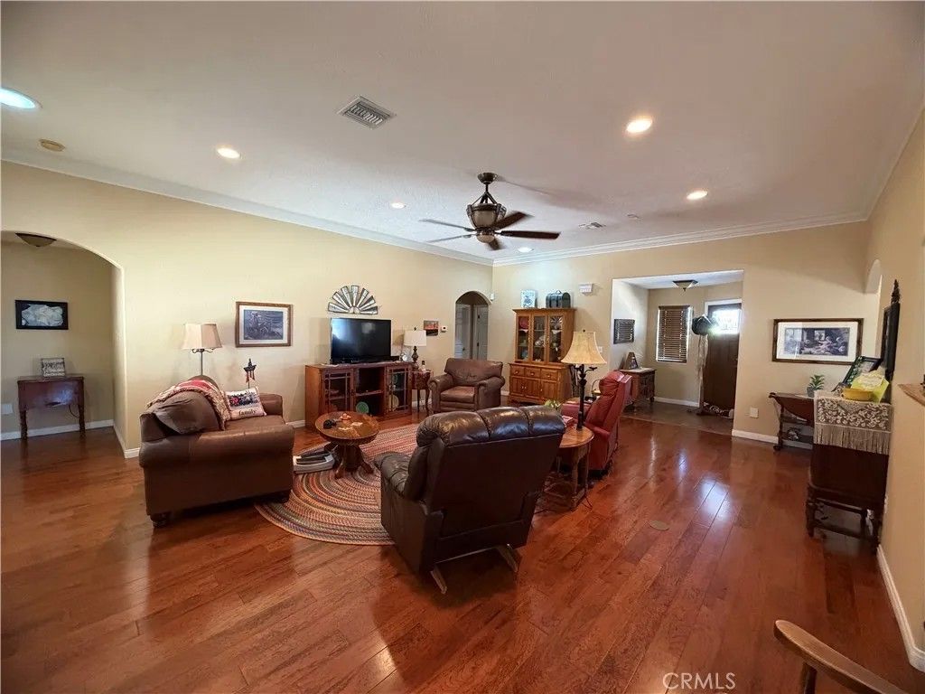 Photo of 1300 Pine Ave, Barstow, CA 92311 (MLS # HD26081378)