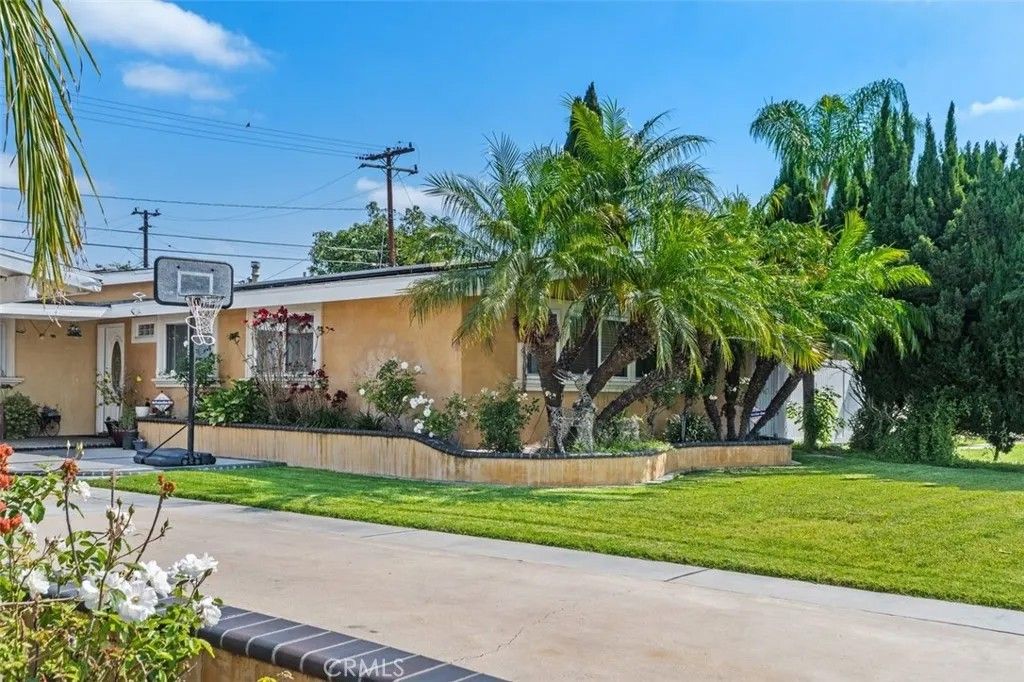 Photo of 2113 W Niobe AVE, Anaheim, CA 92804 (MLS # PW26096798)