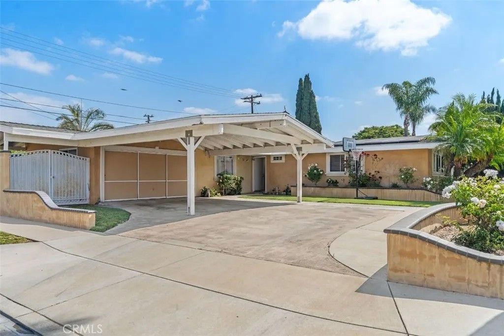 Photo of 2113 W Niobe AVE, Anaheim, CA 92804 (MLS # PW26096798)
