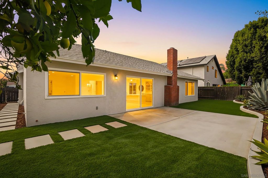 Photo of 4224 Governor Dr, San Diego, CA 92122 (MLS # 260002970)