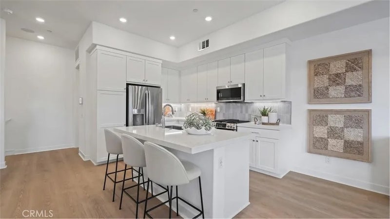 1298 Hummingbird Place