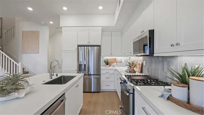 1298 Hummingbird Place
