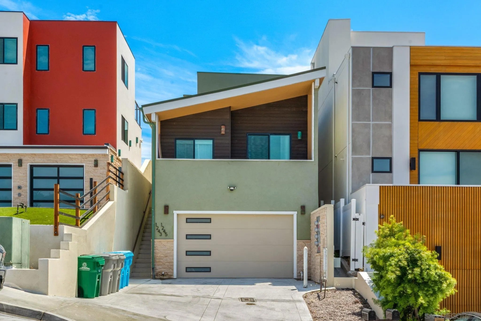 1243-1245 Van Nuys St.