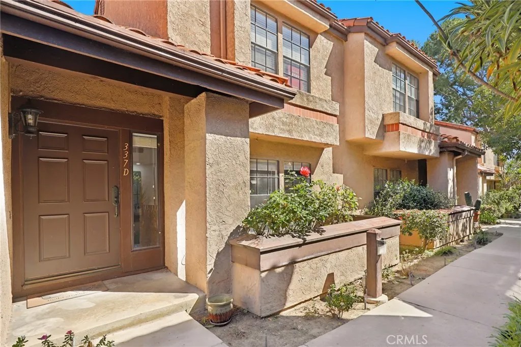 337 E Chapman