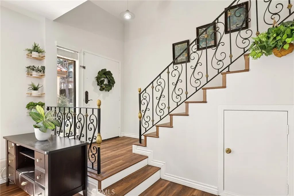 337 E Chapman