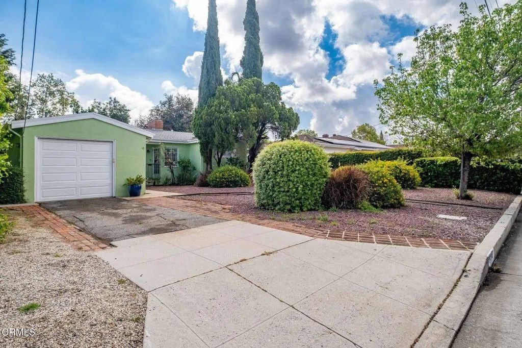 Photo of 6040 Laurelgrove Avenue, North Hollywood, CA 91606 (MLS # V1-35876)