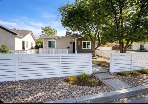 Photo of 121 Moneta Avenue, Bakersfield, CA 93308 (MLS # DW26084245)