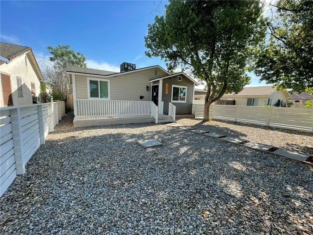 Photo of 121 Moneta Avenue, Bakersfield, CA 93308 (MLS # DW26084245)
