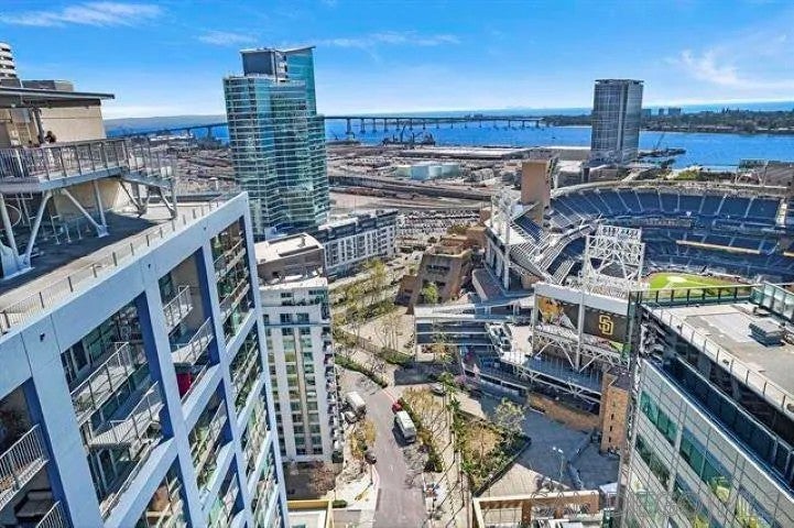 321 10Th Ave 212
