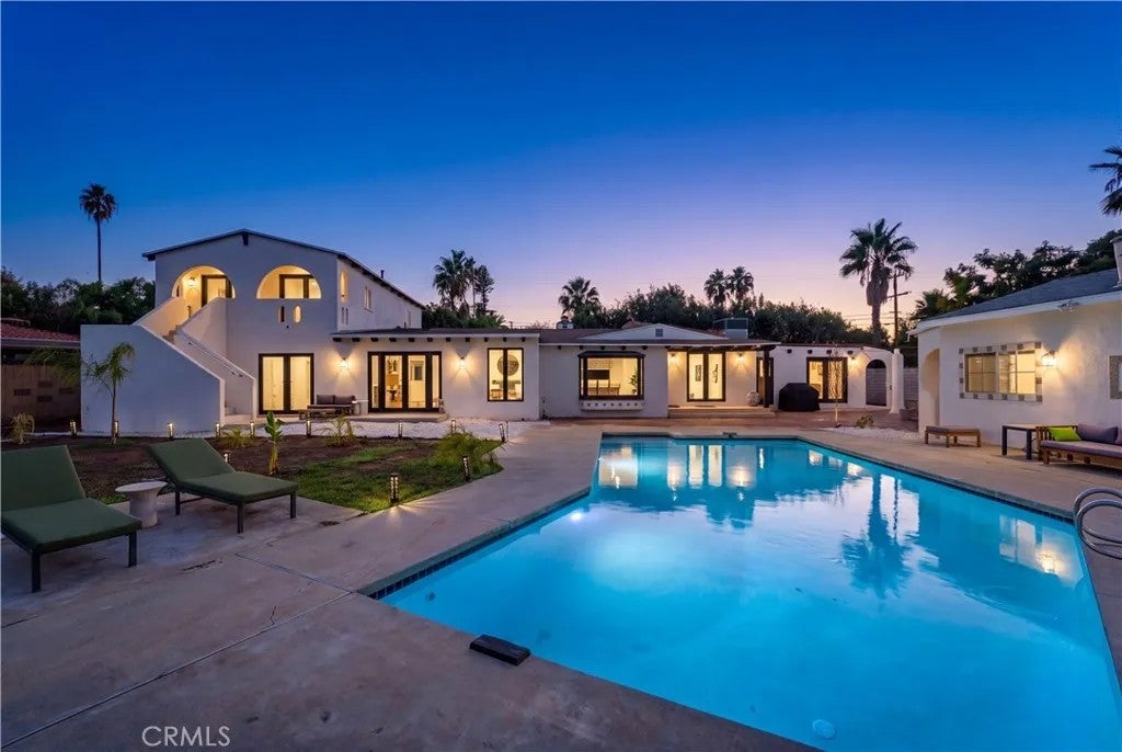 Photo of 14748 Valerio Street, Van Nuys, CA 91405 (MLS # SR26228420)