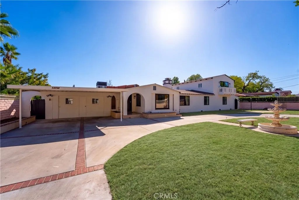 Photo of 14748 Valerio Street, Van Nuys, CA 91405 (MLS # SR26228420)