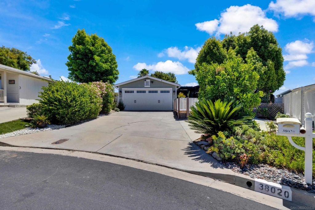 Photo of 38020 Calle Confite, Murrieta, CA 92563 (MLS # 260005600)