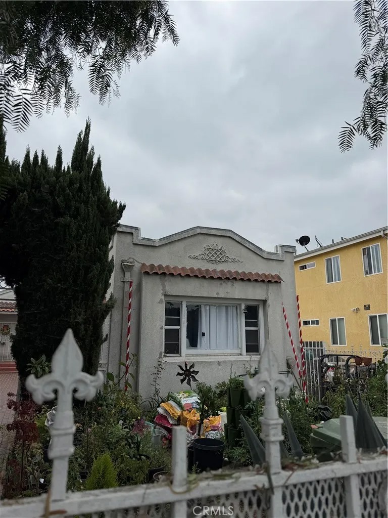1646 W 52nd