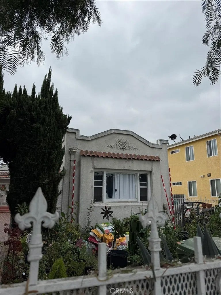 1646 W 52nd