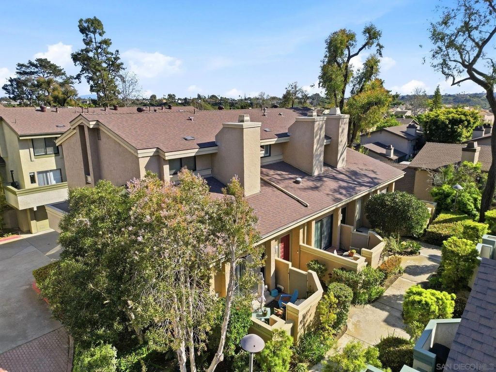 Photo of 3311 Caminito Eastbluff #183, La Jolla, CA 92037 (MLS # 260005410)