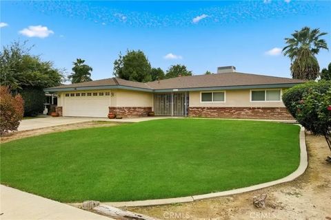 Photo of 2413 Cheshire Dr, Bakersfield, CA 93309 (MLS # SR25278503)