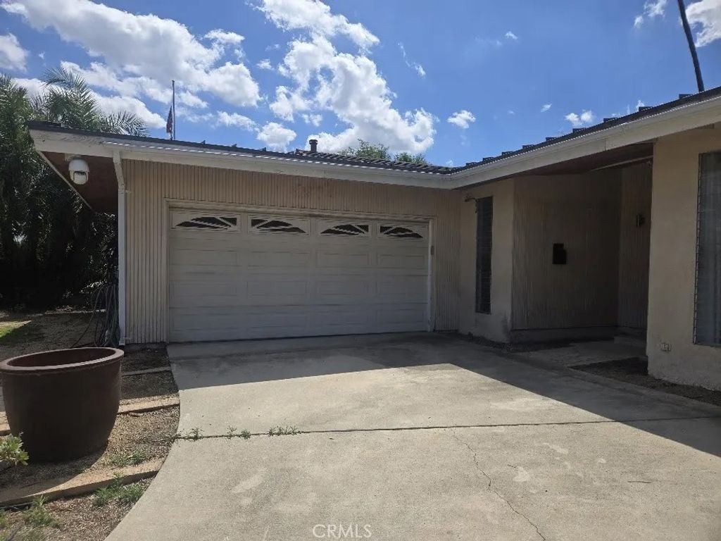 Photo of 1214 Mulberry Ln, Corona, CA 92879 (MLS # IV26073844)
