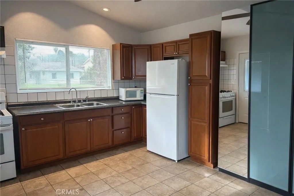 Photo of 494 Alta Mesa Drive, Riverside, CA 92507 (MLS # SR26025881)