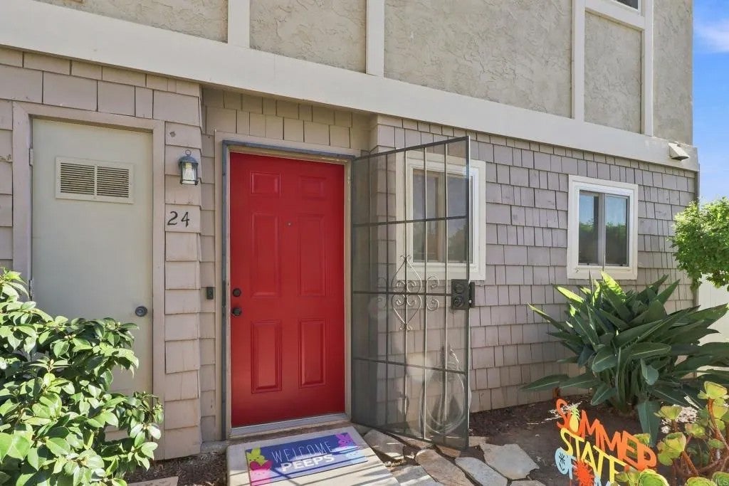 2112 E Vista Way 24