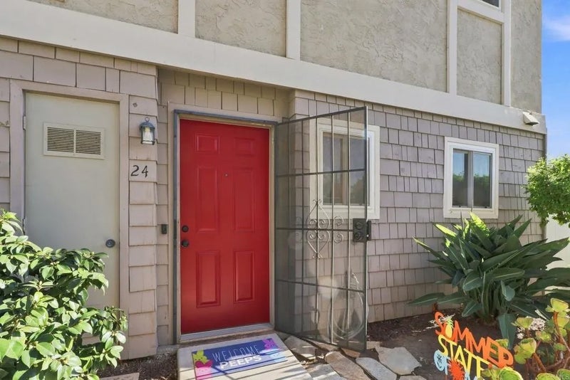 2112 E Vista Way 24