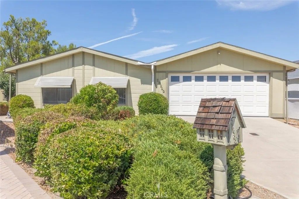 Photo of 28900 Via La Espalda, Murrieta, CA 92563 (MLS # SW25190399)