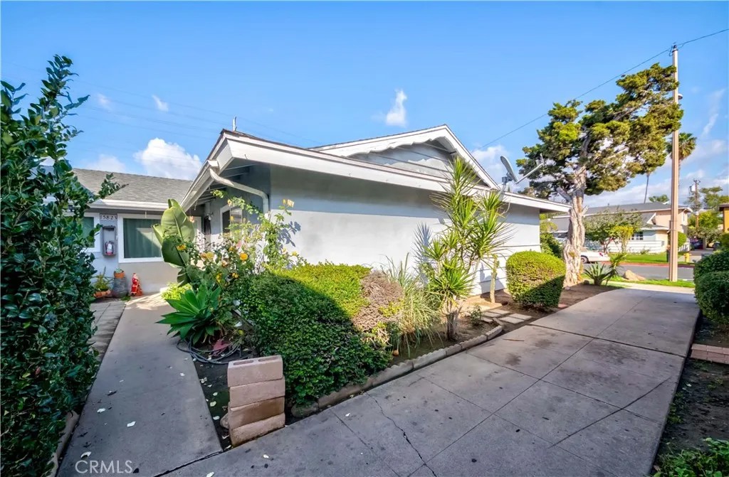15821 S Myrtle