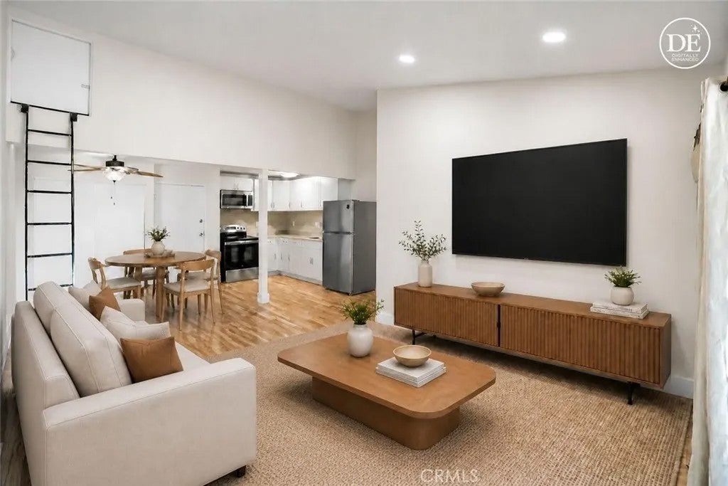 21801 Roscoe Boulevard 206