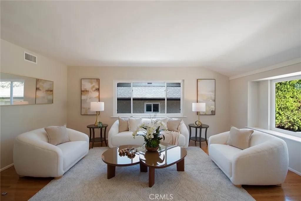 348 E Hillcrest Blvd.