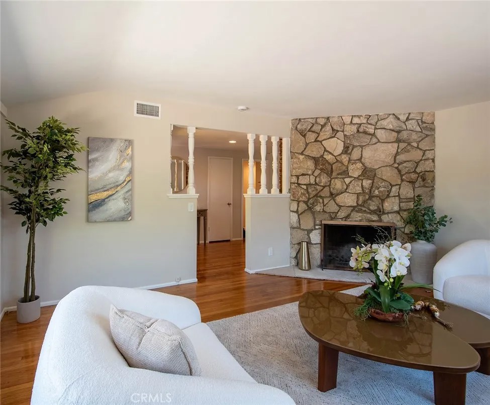 348 E Hillcrest Blvd.