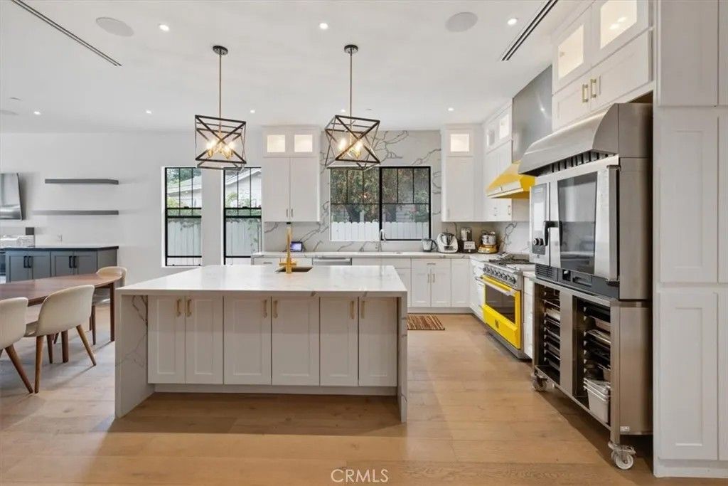 Photo of 14717 Otsego Street, Sherman Oaks, CA 91403 (MLS # SR26002197)