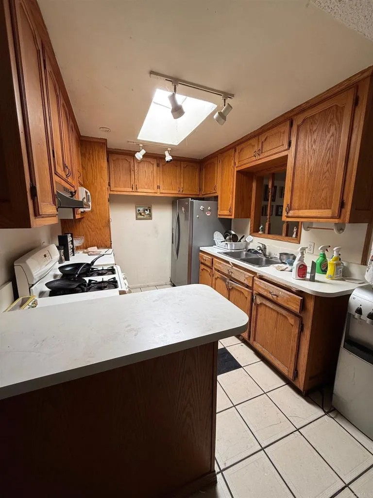 107 E Oxford Street